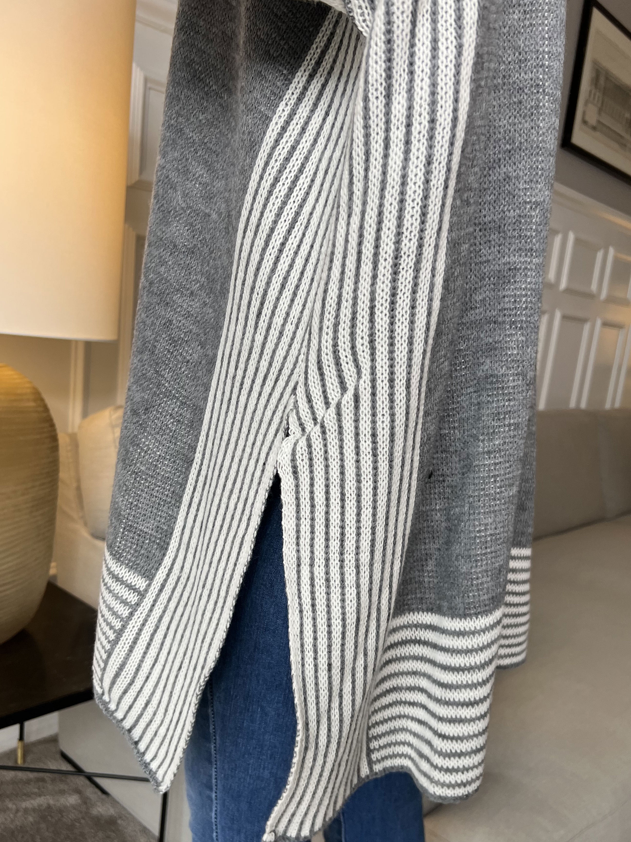 Akulina - Tofarvet stribet strik med turtleneck